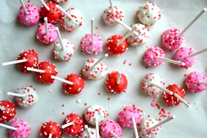 2023 VALENTINES DAY EVENT &#8211; FREE CHOCOLATE DIPPED POPS