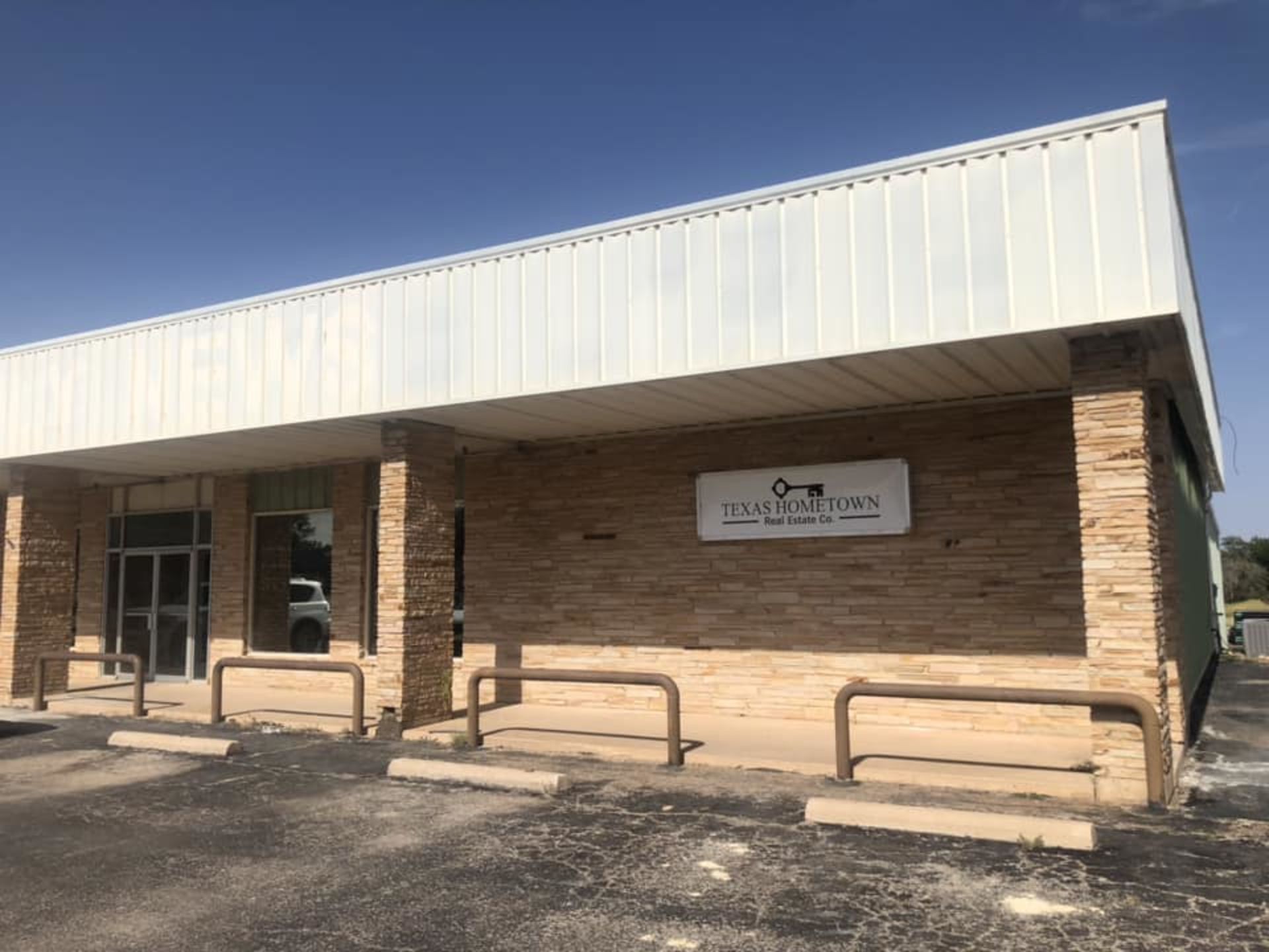 Texas Hometown Real Estate Co. Office Snyder, TX TEXAS strong, HOMETOWN proud!