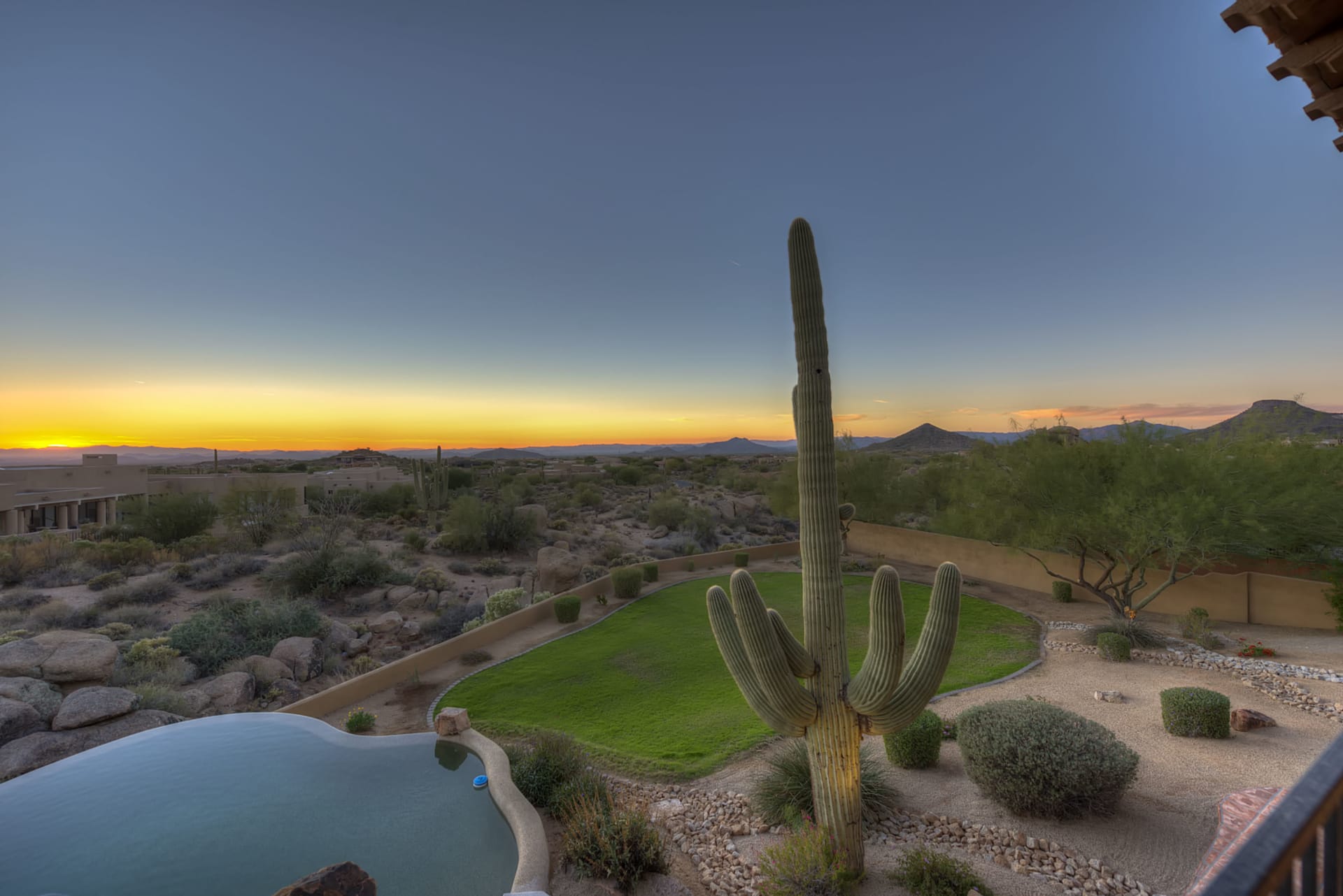 Suzi Miller Real Estate Agent/Russ Lyon Sotheby's International Realty