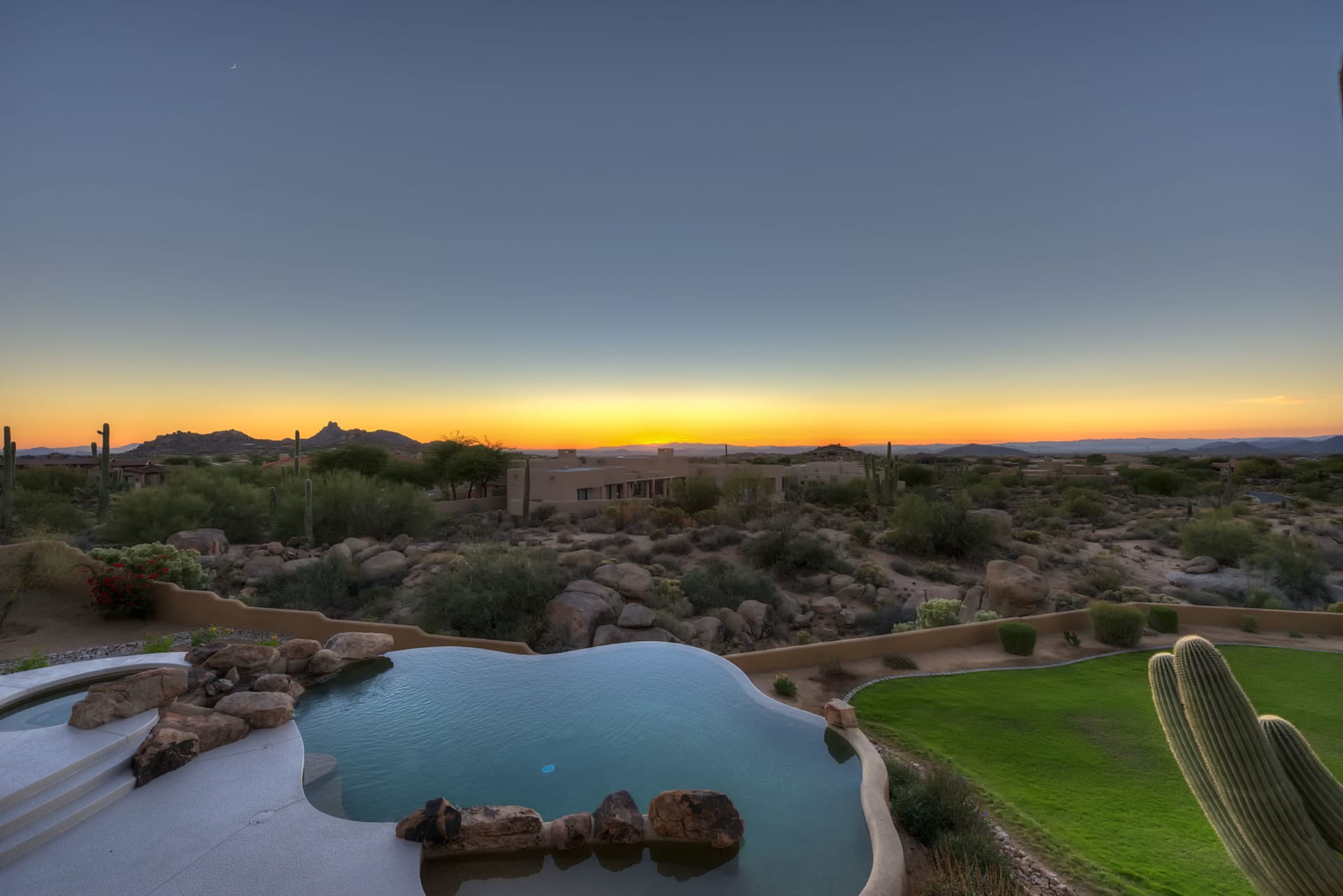 Suzi Miller Real Estate Agent/Russ Lyon Sotheby's International Realty