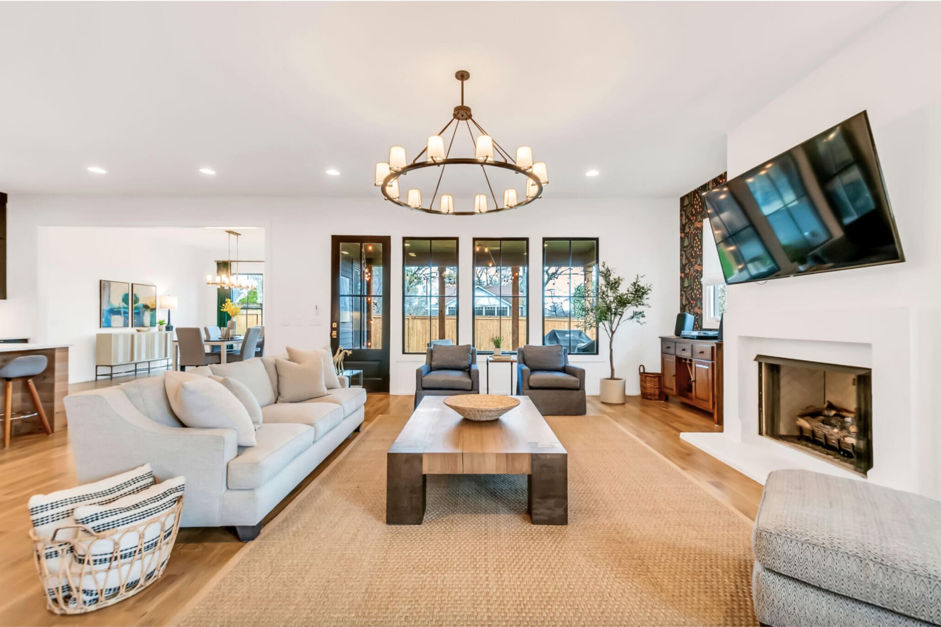 Gretchen & Lauren Jolly - Benchmark Realty, LLC