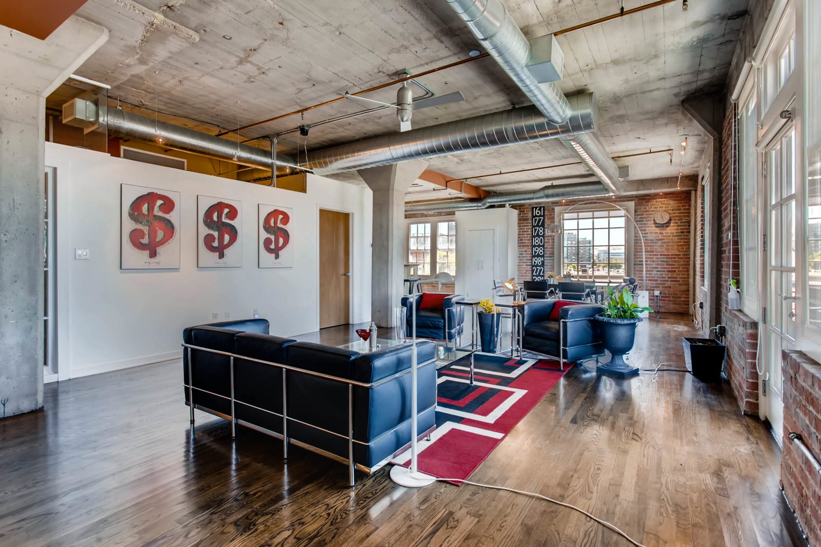 Coluxe Realty