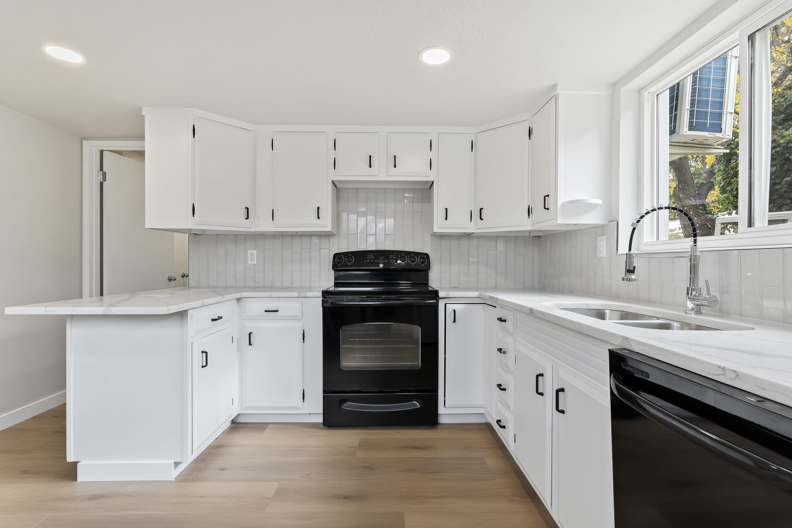 Phil Damon Real Estate inception-app-prod/M2IyNDc0ZDEtZjlkMi00MzVmLTgxY2YtNWVmNmUzYTgxODlj/content/2022/11/0af0beb34e5bf95d34abf2f13b63f9e6bc7b8a66.jpg