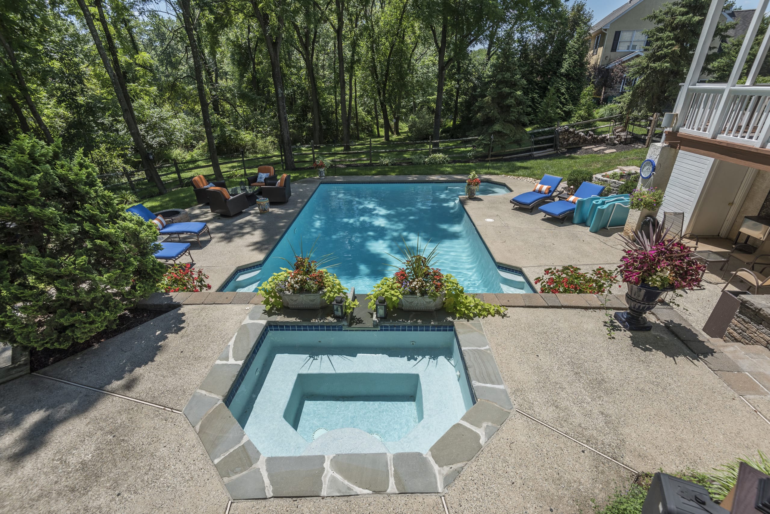 inception-app-prod/M2IzY2IyMjctMDJiNi00MTA3LWI2NzMtNTFiNmYyOGRkMWFk/favicon/2016/08/710 Meadowcreek Cir21.jpg