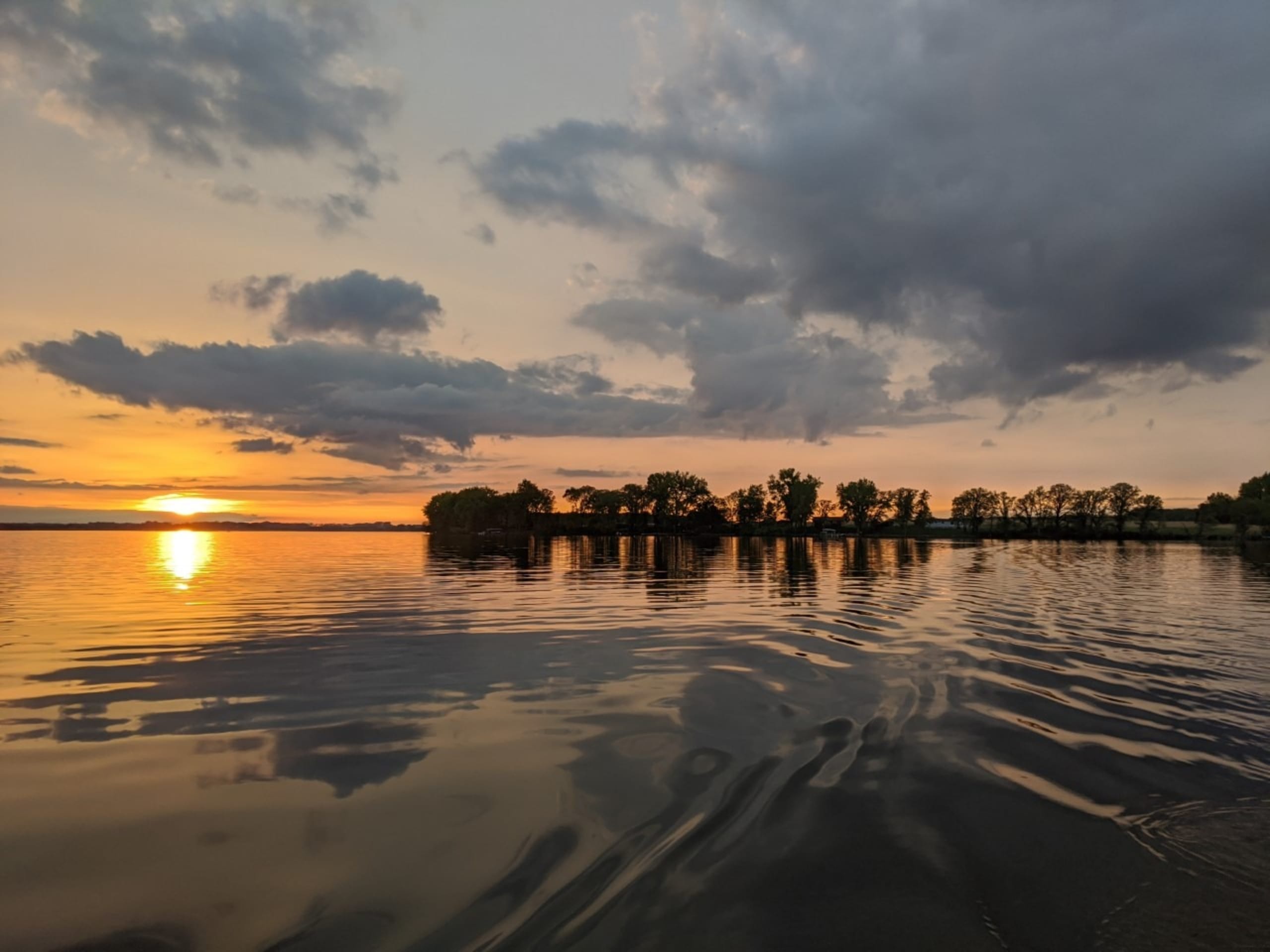 Murrayland Agency inception-app-prod/MzlmMmM2MmEtMTEzNi00Zjc5LTg0MDYtMDhhMmQyMmRkYTZk/content/2020/11/lake-evening-orange-4.jpg