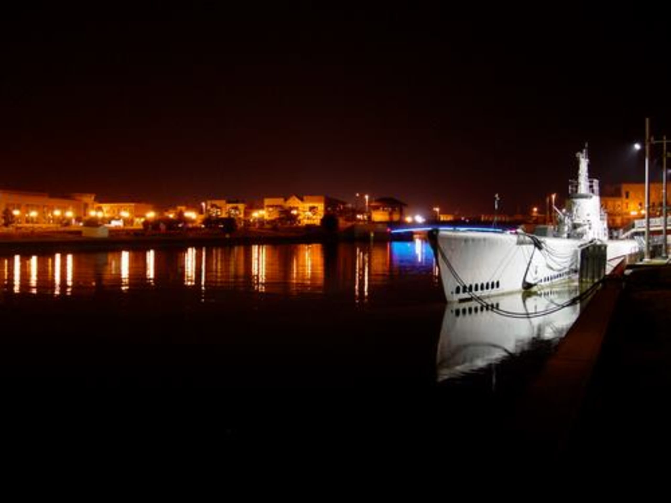 inception-app-prod/NTYxOThiYmUtZGQ4YS00ZjZiLTllOWYtMTE3NDVkZTJkODM2/favicon/2019/01/Manitowoc at night.jpg