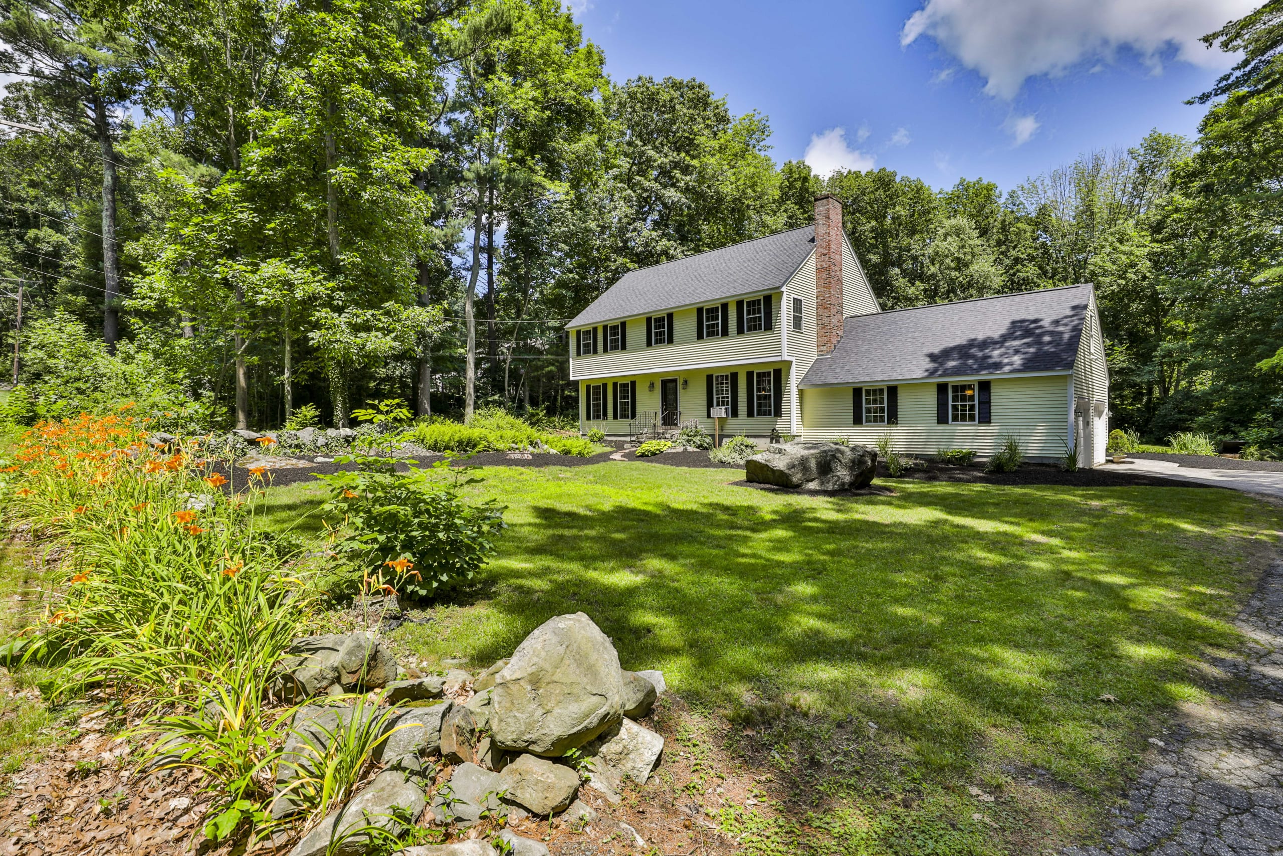 inception-app-prod/NThhZWEzMjktOTRhYS00N2ZhLWJlYjAtYjQ4Y2Q3NTA0MjZi/favicon/2021/04/14ZionHillRoadSalemNH03079 %281 of 39%29.jpg