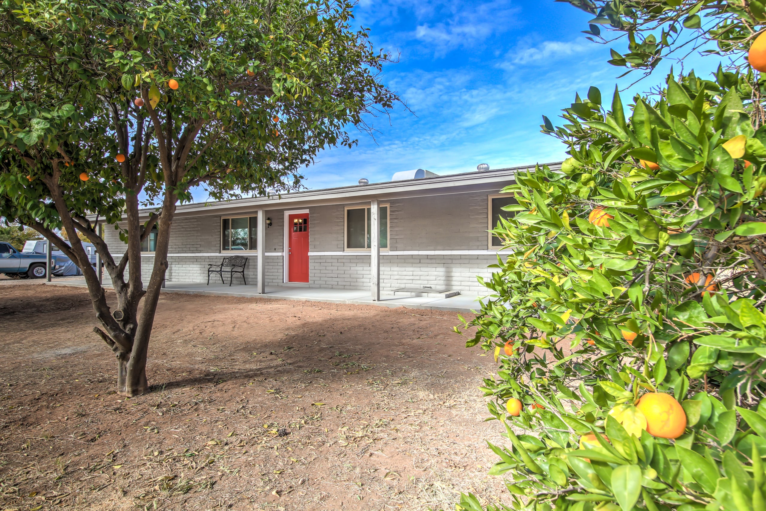 inception-app-prod/NjI0MzA2OGUtYzA0MS00MjgxLWJhYjctYmVmYTJjNDc0MTUw/favicon/2018/06/3576 E Tremaine Ave-4.jpg