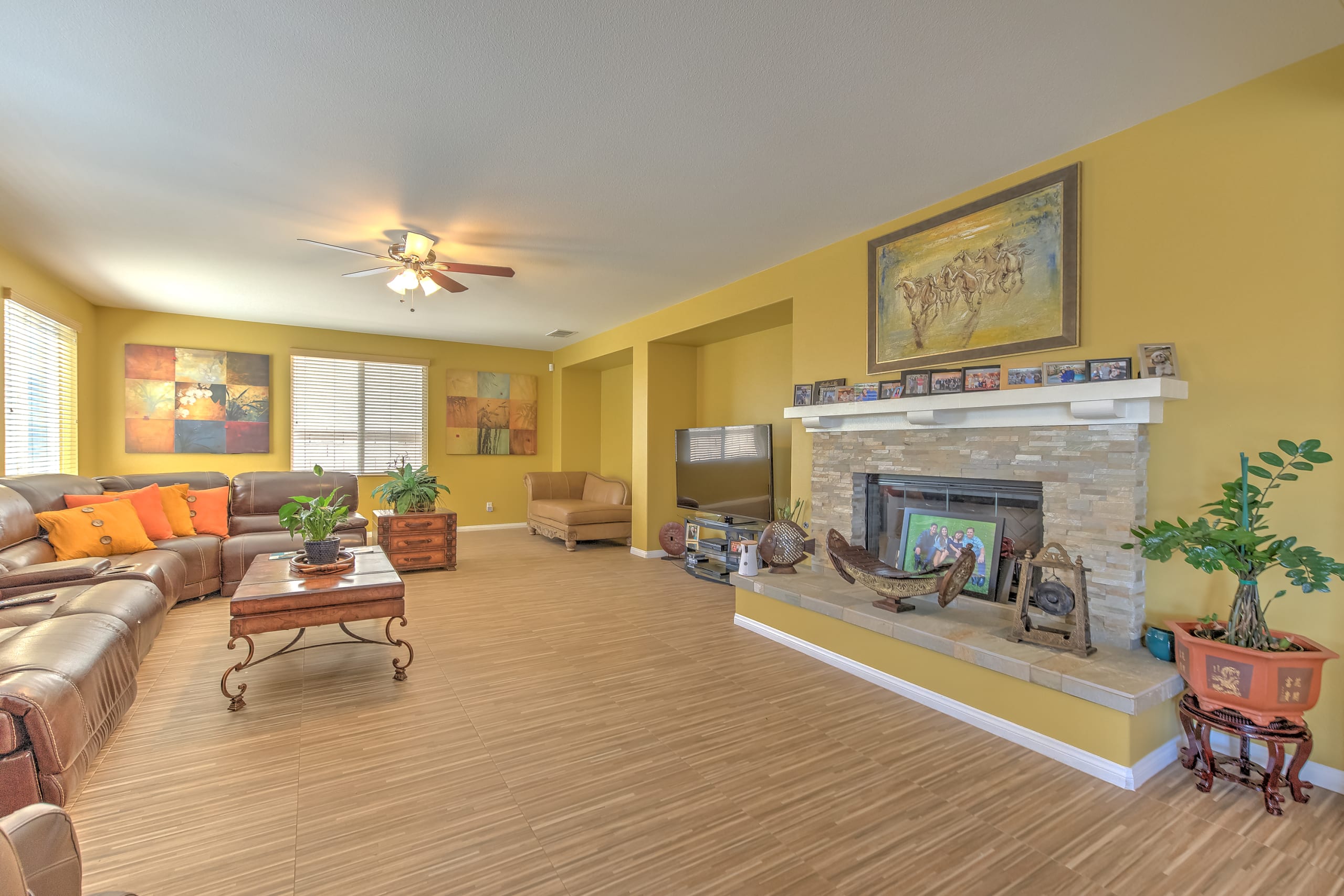 inception-app-prod/NmIzNWQ4NjctODE0NS00ZWUyLWE0ZGEtMDAyY2U3NDY4ODIw/favicon/2018/09/Family Room %282%29.jpg