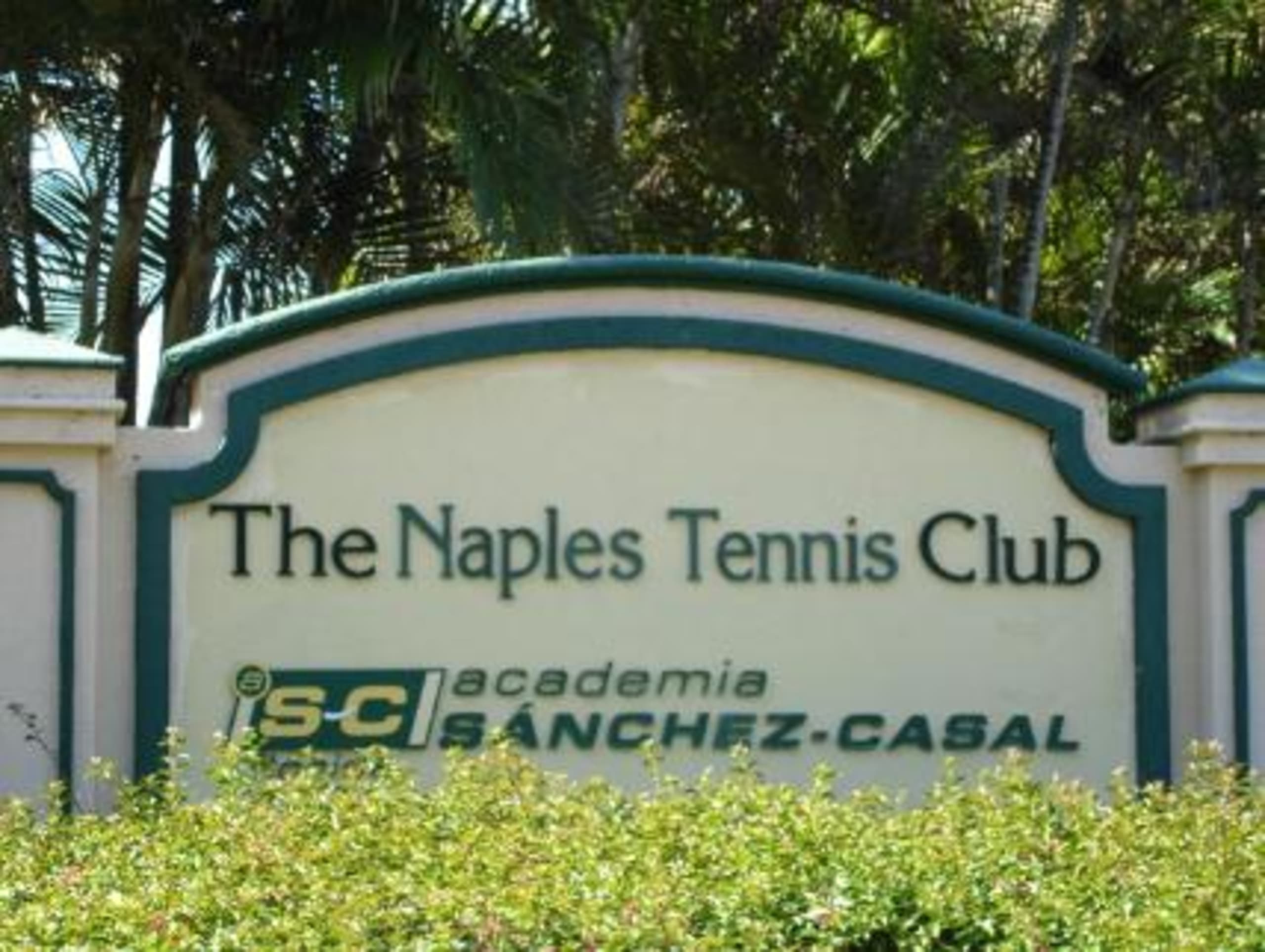 inception-app-prod/OWFkMjZiNDEtOWEwYy00ZmE5LWJjYzEtNjJiYzY2OTA0NzEw%2Ffavicon%2F2015%2F06%2Fnaples bath and tennis homes and property.jpg.opt428x322o0%2C0s428x322.jpg