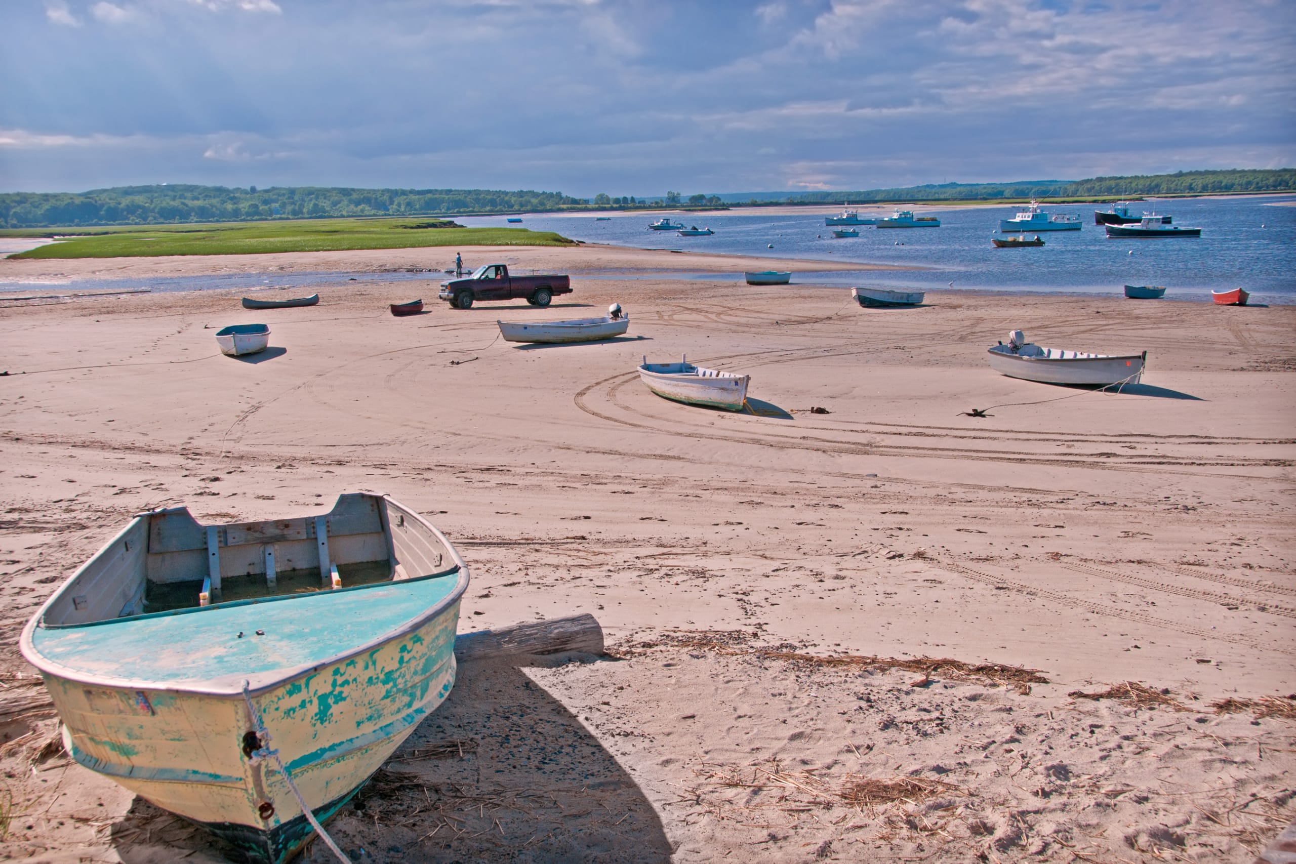 inception-app-prod/YTI2NTU4ZDYtZGExNy00OWZmLTk0MTgtNzNiY2I5YTcwMWVk/favicon/2018/07/boat on beach-2.jpg