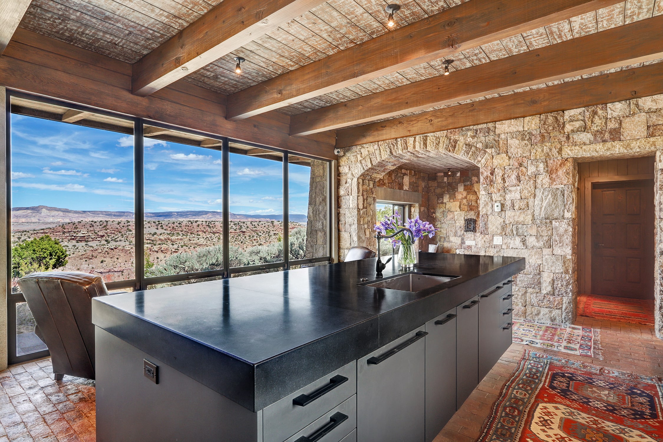 Showcase Your Property with Professional Photography inception-app-prod/NmE5MzNiNDgtOGFlMi00ZjczLTlhMjQtYzE3ZTJlN2Y0N2My/content/2024/05/54b7b2b1141f45f110119efd5ba606d0aa05fc69.jpg