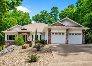 Ponce Golf Retreat On the 14th Green: 6 Guests / 3 Bedrooms / 3 Beds / 2 Bathrooms