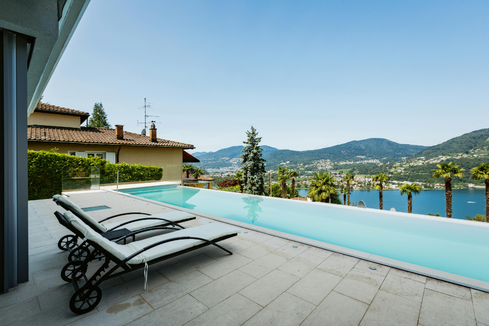 modern mansion pool