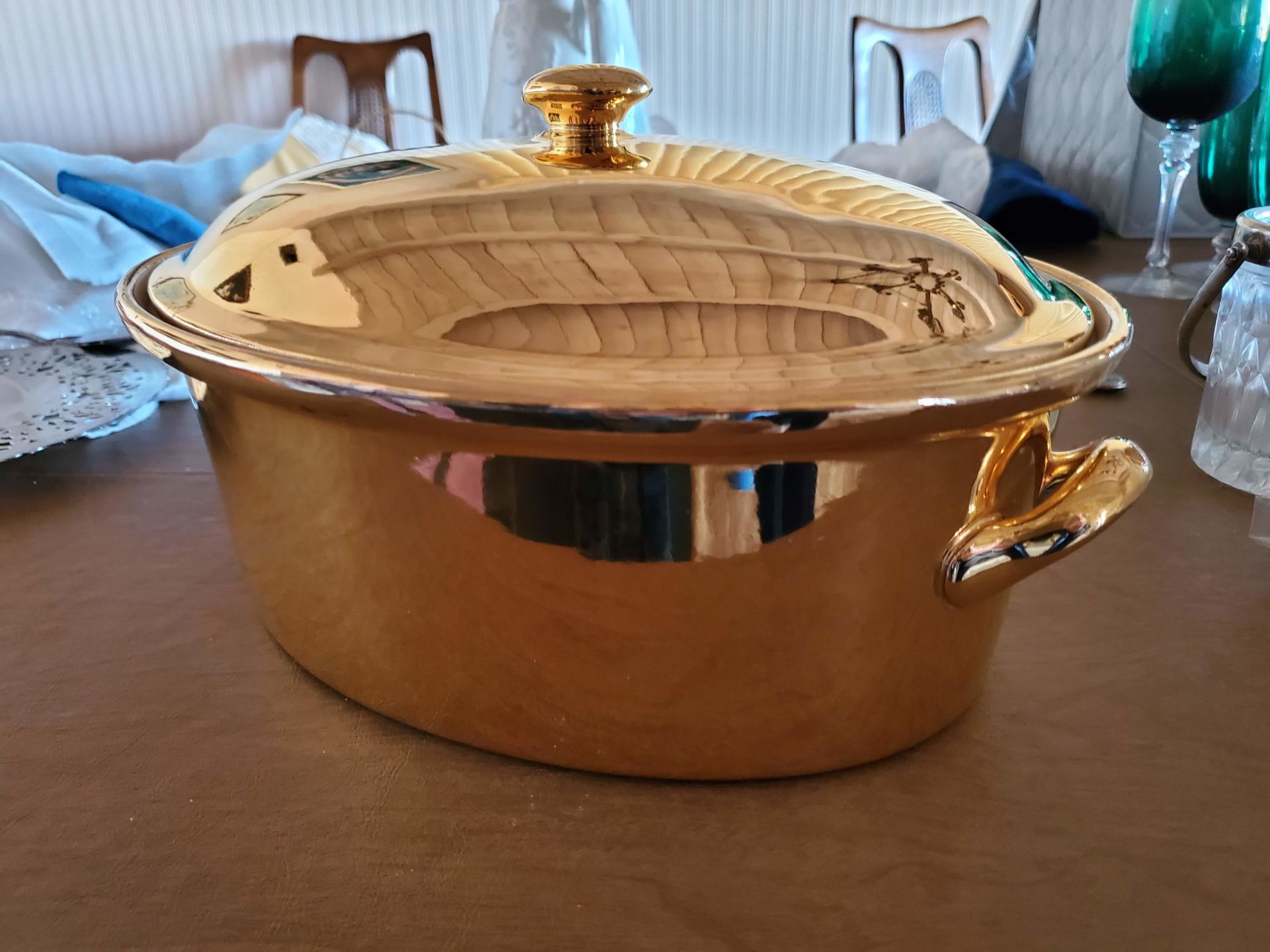 gold pot