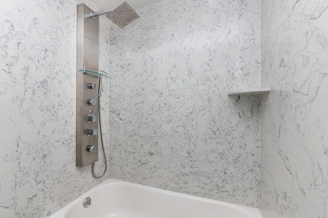 525 S Ardmore #117 Bathroom