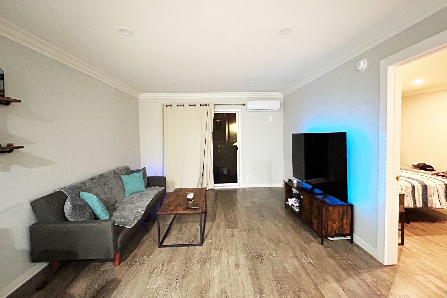 525 S Ardmore #117 Living Room