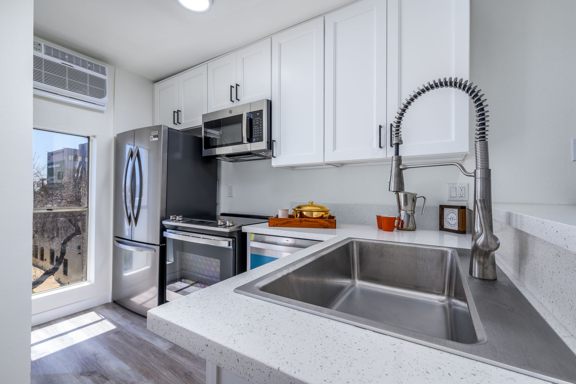6151 Orange #322 - Kitchen