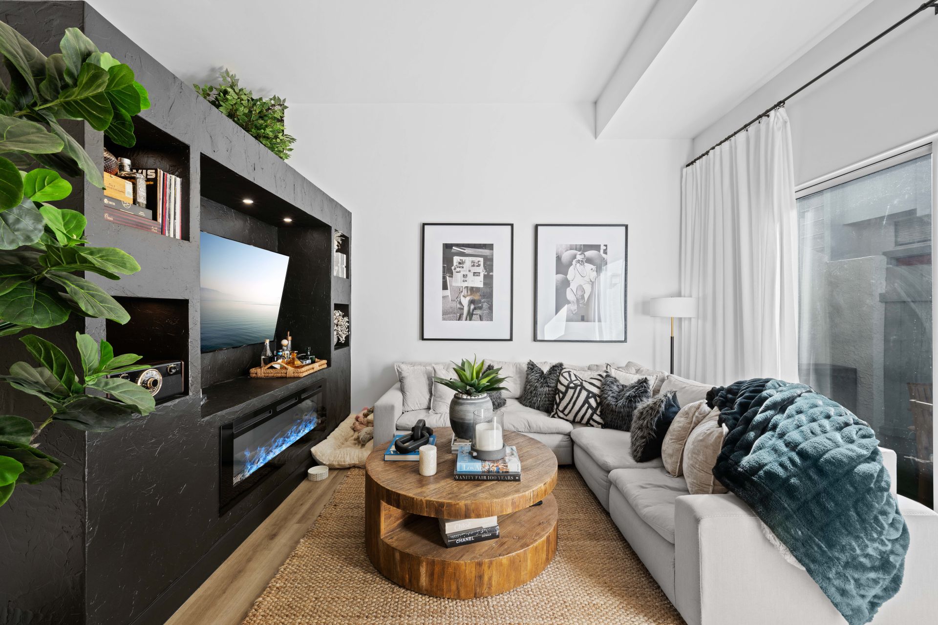 10911 Bluffside #18 - Living Room