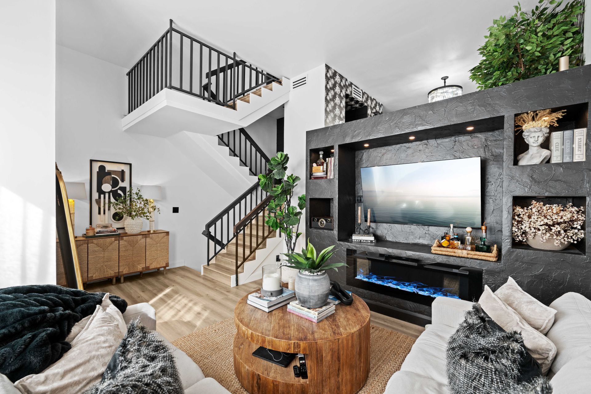 10911 Bluffside #18 - Living Room
