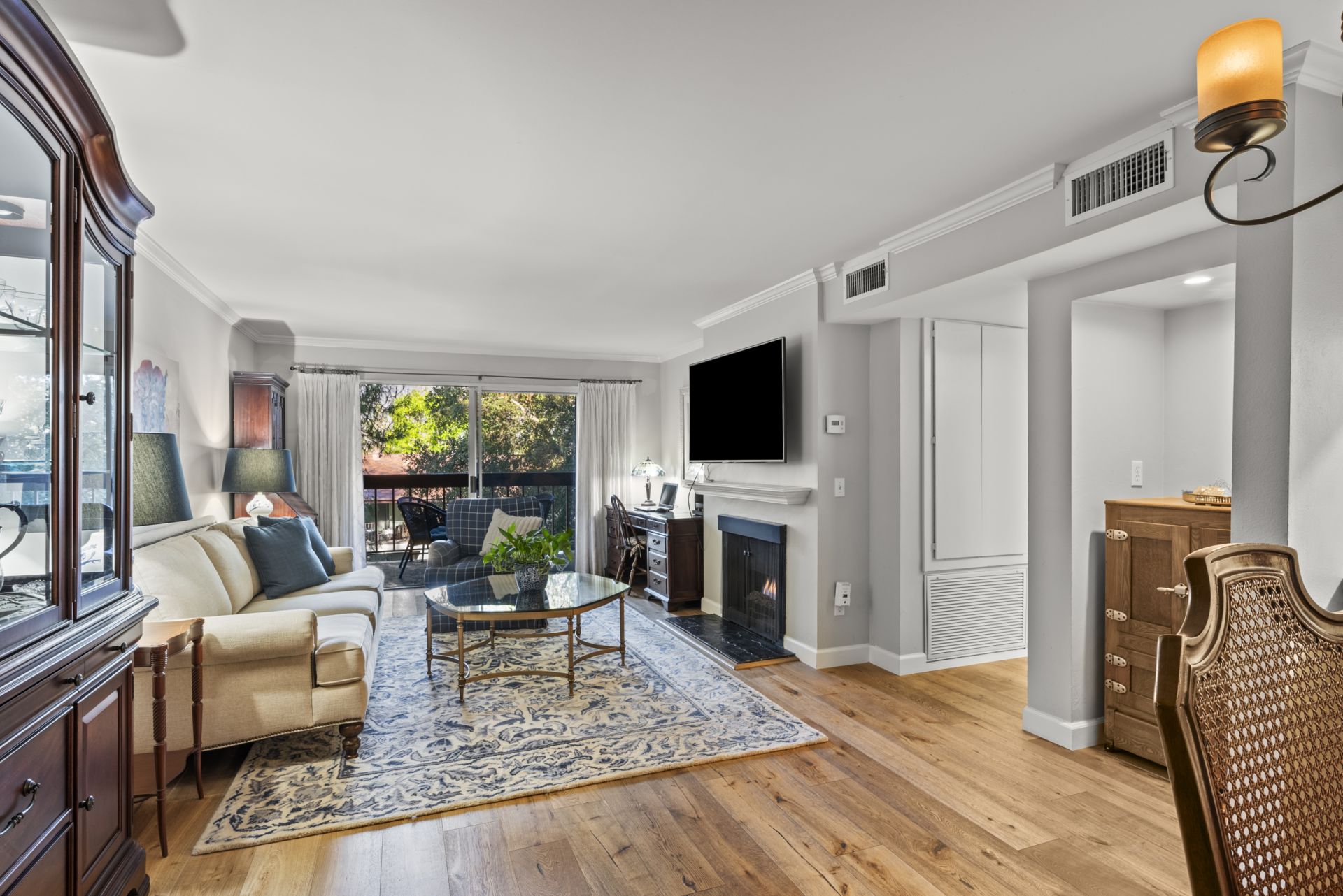 3481 Stancrest Dr #118 - Living Room