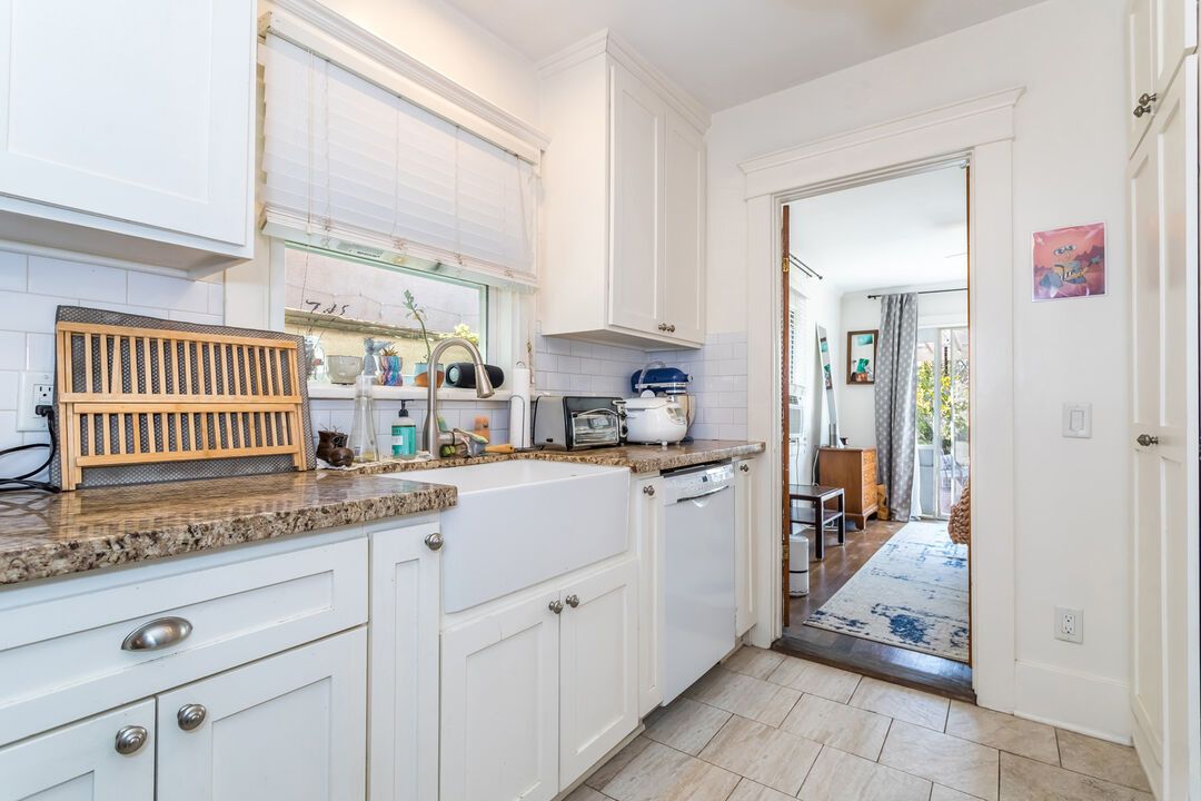Bellevue - Kitchen