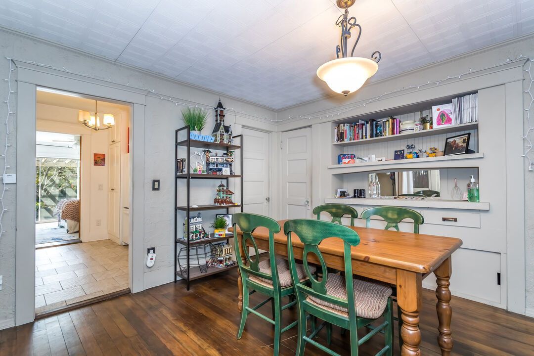 Bellevue - Dining Room
