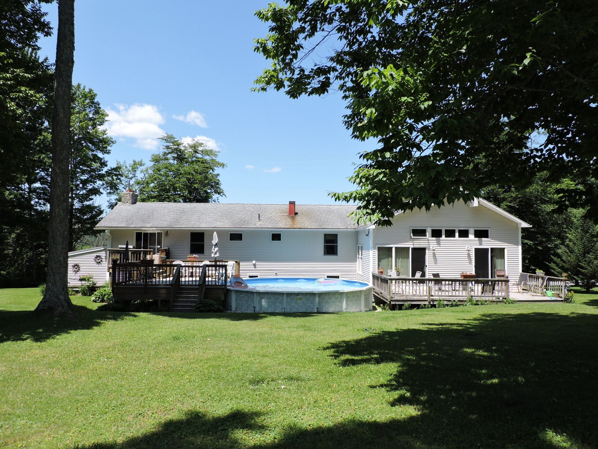 383 Jeff Heights Cir yard