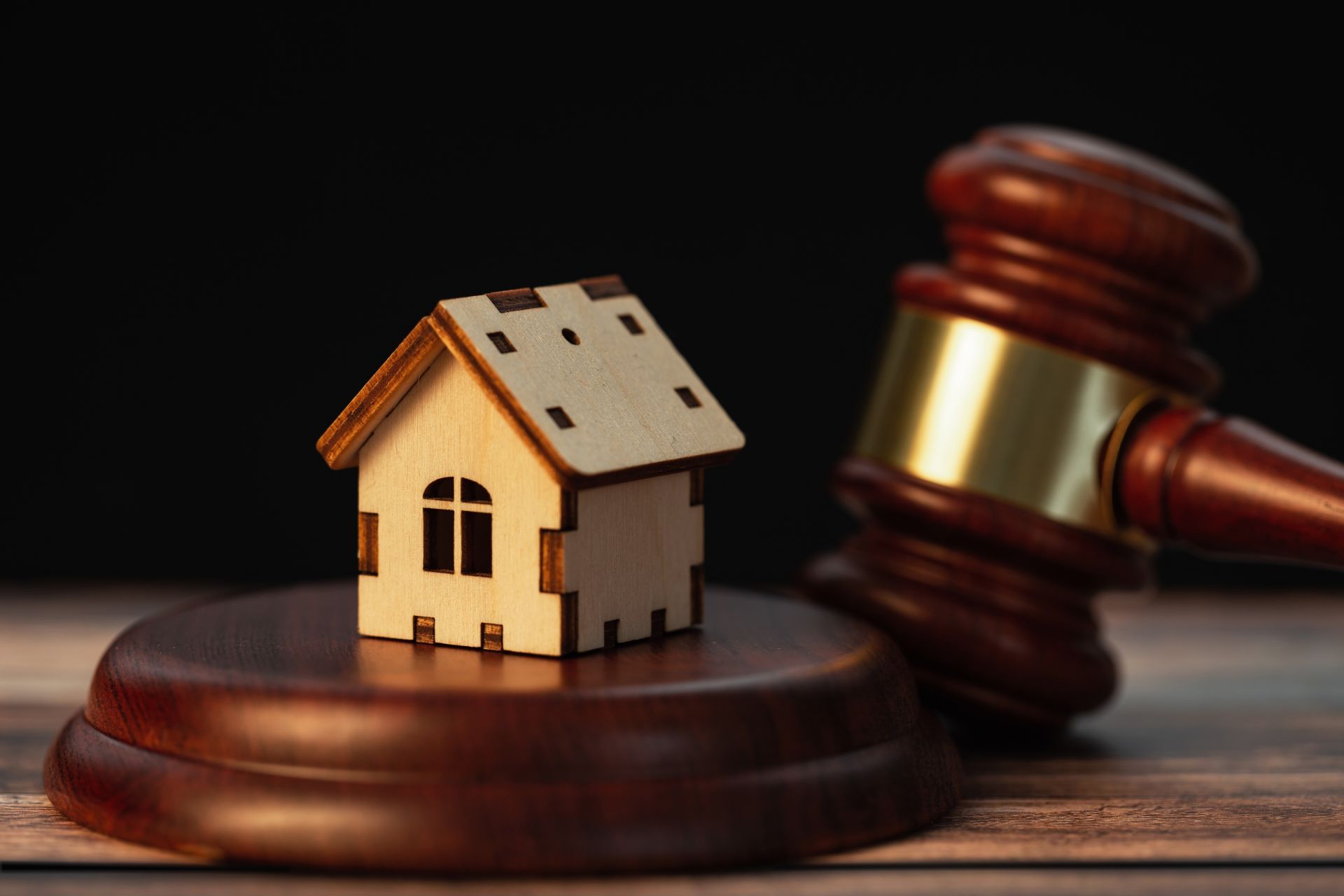 house and court gavel