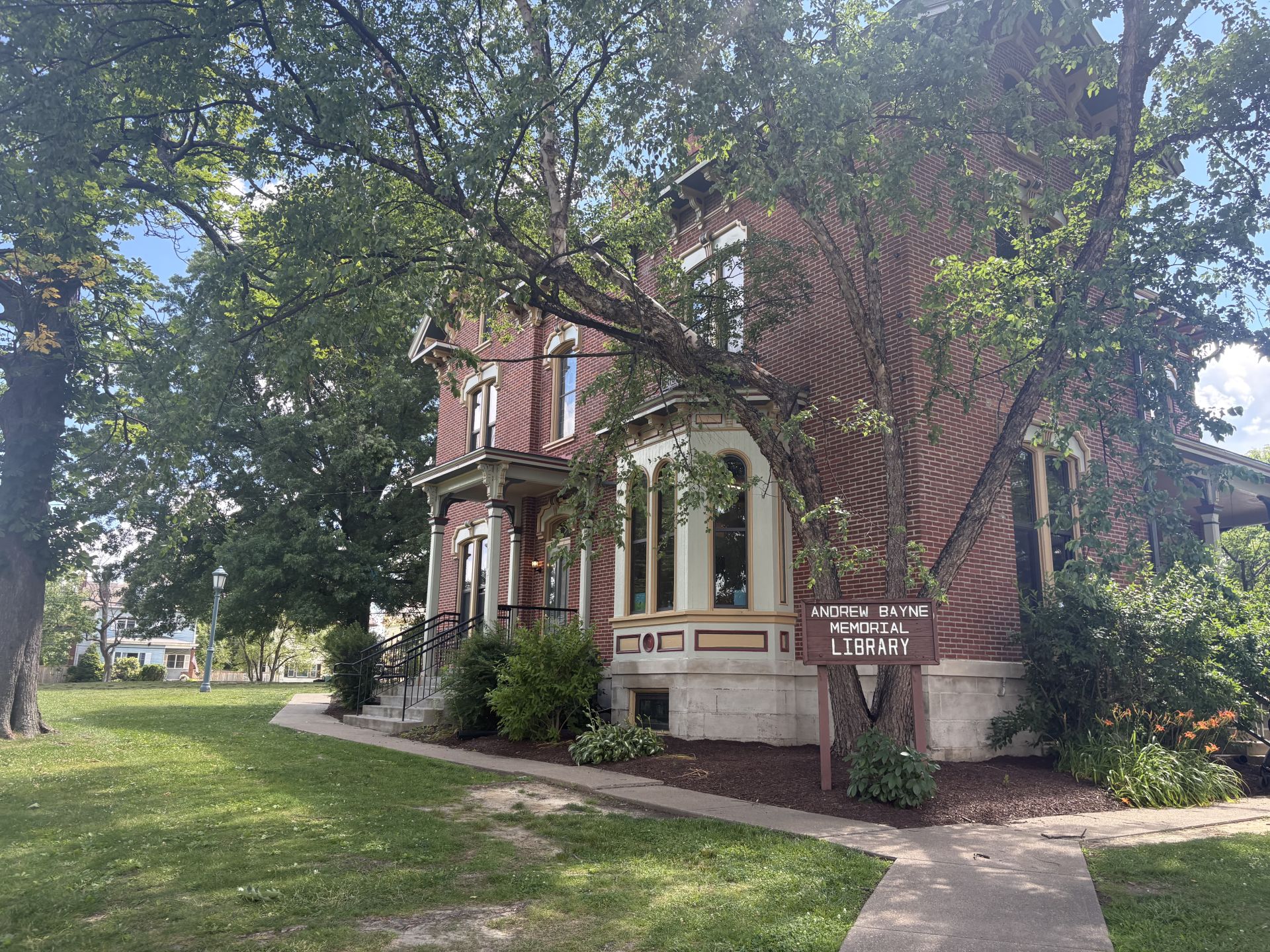 Bayne Park and the Bellevue library, a community centerpiece. Bayne Park and library near Bellevue PA real estate