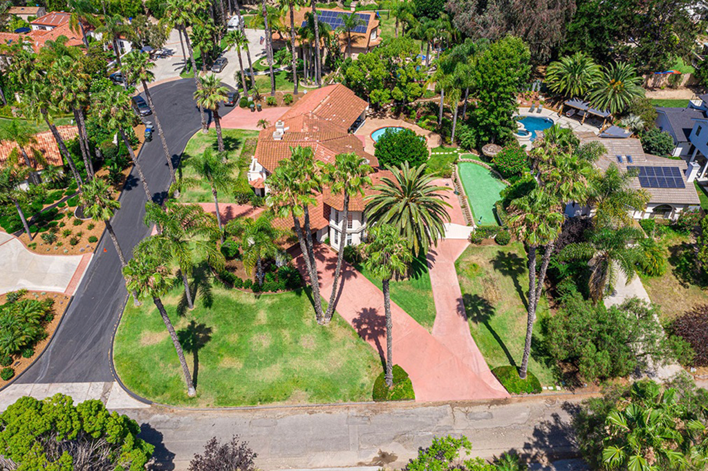 2366 Carolyn Pl