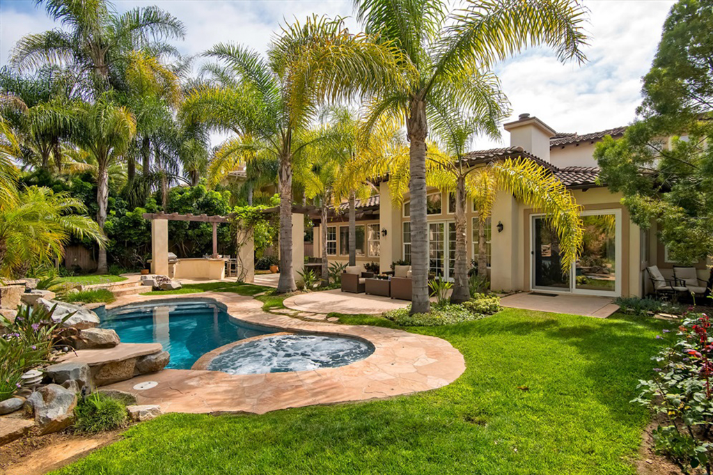 1445 Lauren Ct