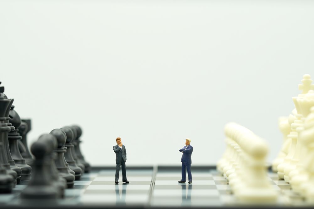 two-men-figure-in-a-chessboard two men figure in a chessboard