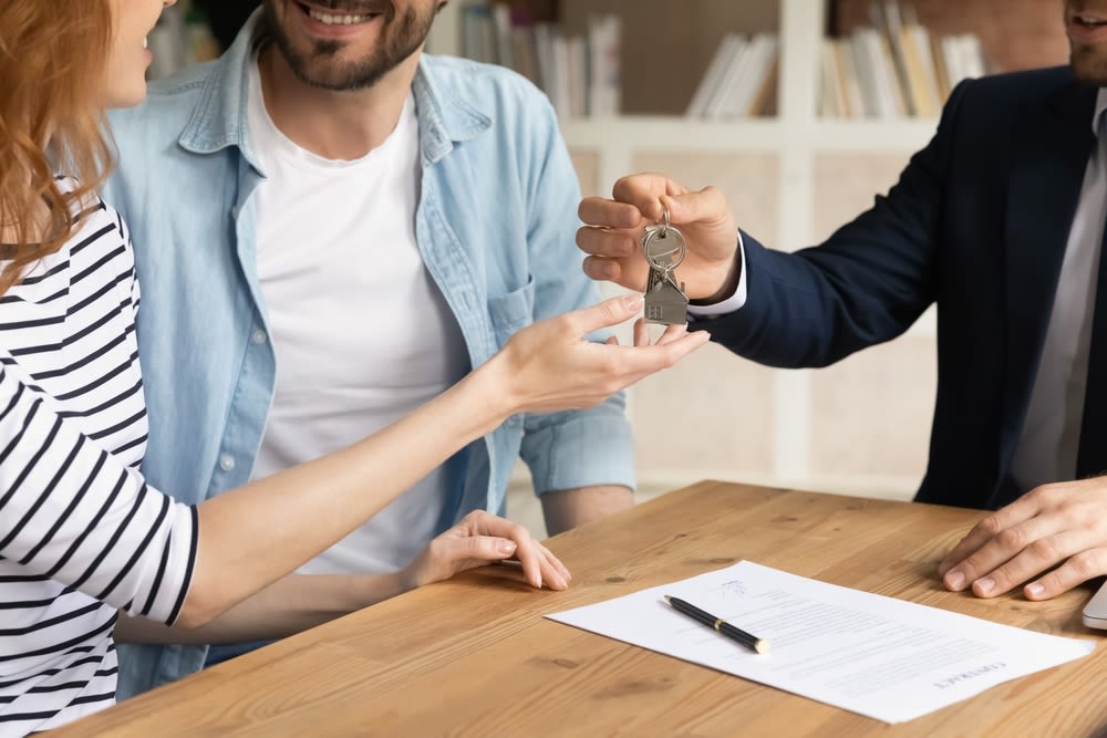 seller-giving-the-key-to-the-buyer seller giving the key to the buyer
