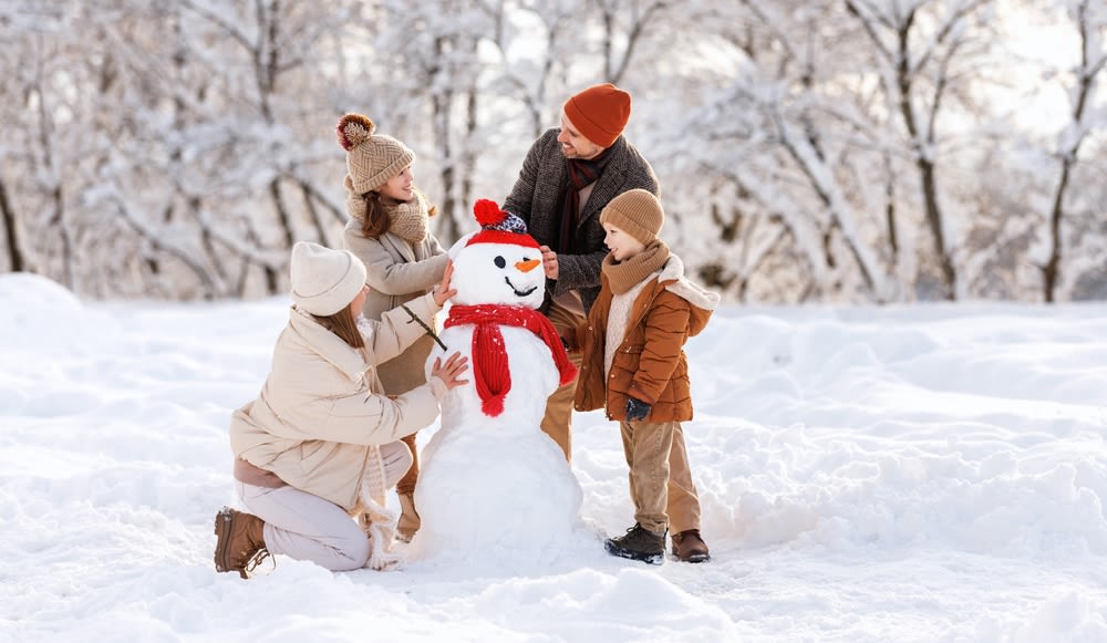 Family-creating-a-snowman Family creating a snowman