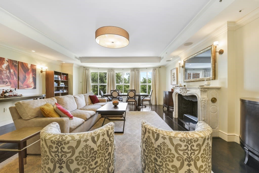 300 Boylston St #601 300 Boylston St #601