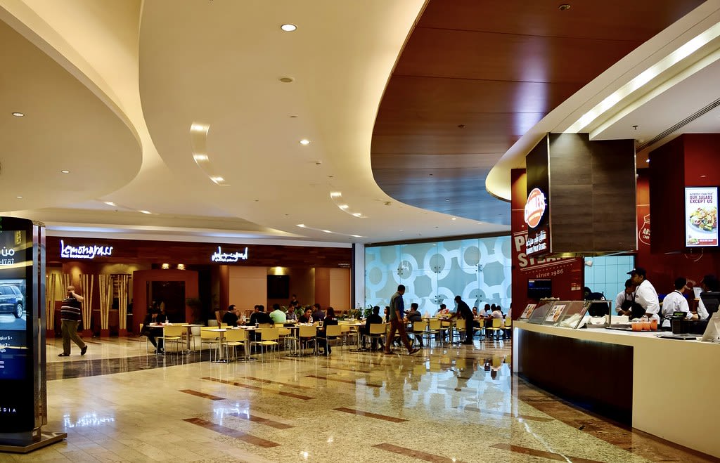 Upscale shopping and dining district in Sandy Springs