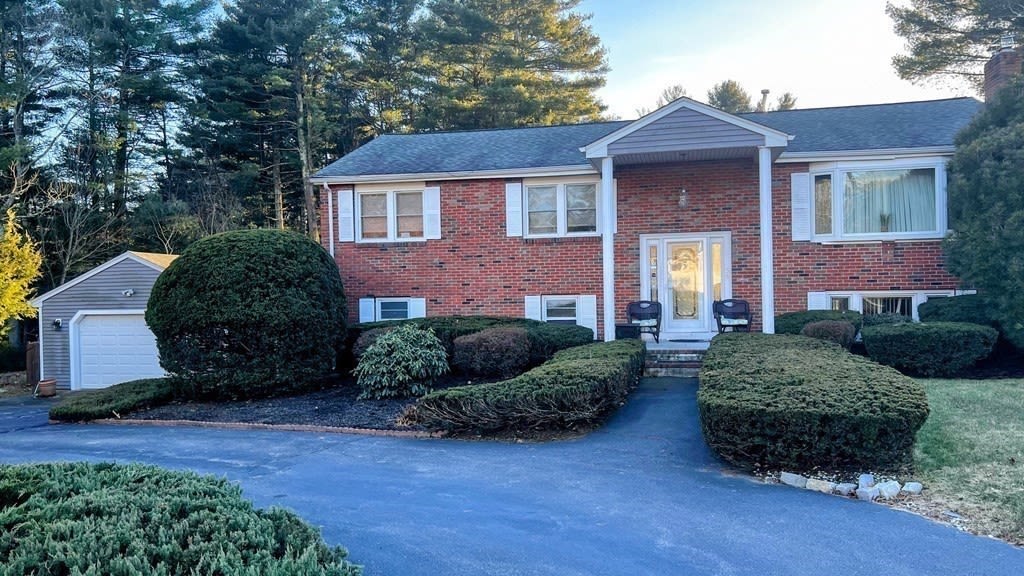56 Plain Dr 56 Plain Dr