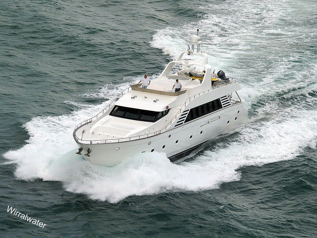 Boating scene in Fort Lauderdale waterways