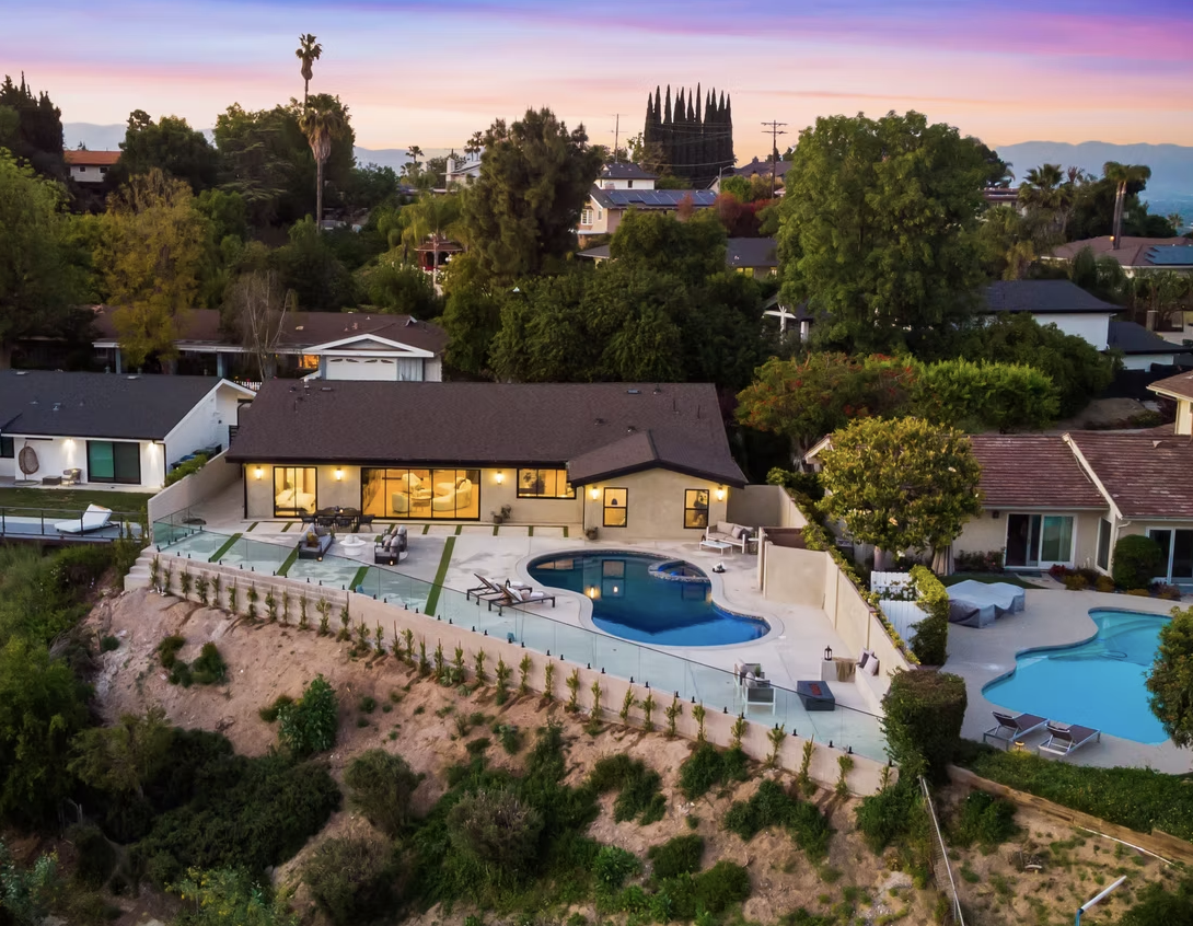 Woodland Hills luxury home backyard Woodland Hills Scott Nell real estate backyard