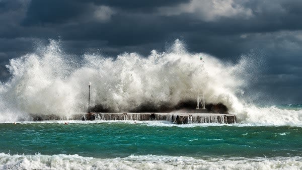 Storm hitting the coast