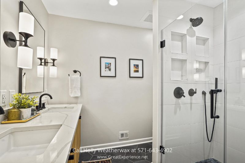 Reston VA Real Estate - The luxurious master bath of this Reston VA home will allow you to relax at the end of a long day. Reston VA Real Estate