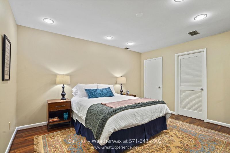 Townhome for Sale in Reston VA - The large den of this Reston VA home can both either a gym or a home office. Townhome for Sale in Reston VA