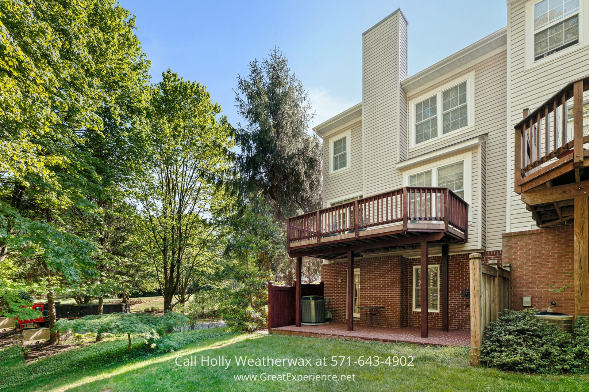 Townhouse for Sale in Reston VA - The charming patio of this Reston VA home is perfect for large gatherings with friends.