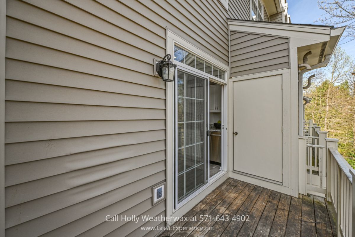 Condos in Reston VA - Relax in peace on your own balcony with this Reston VA home for sale. Retreat from the hustle and bustle in this peaceful balcony in Reston VA.