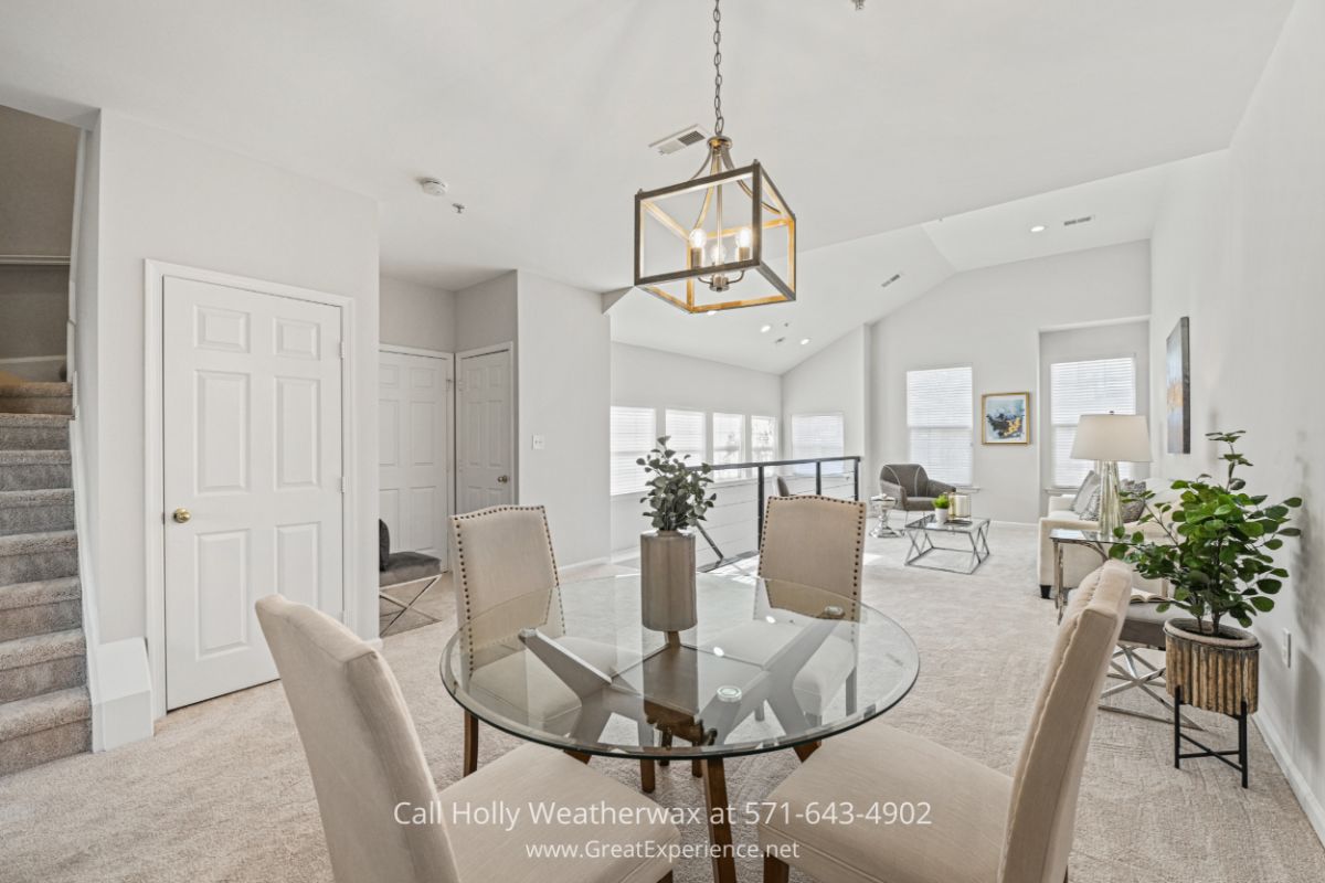 North Reston VA Homes - Gather and enjoy meals in style with this modern Reston VA dining area. Savor delectable meals in this beautifully designed dining space in North Reston VA.