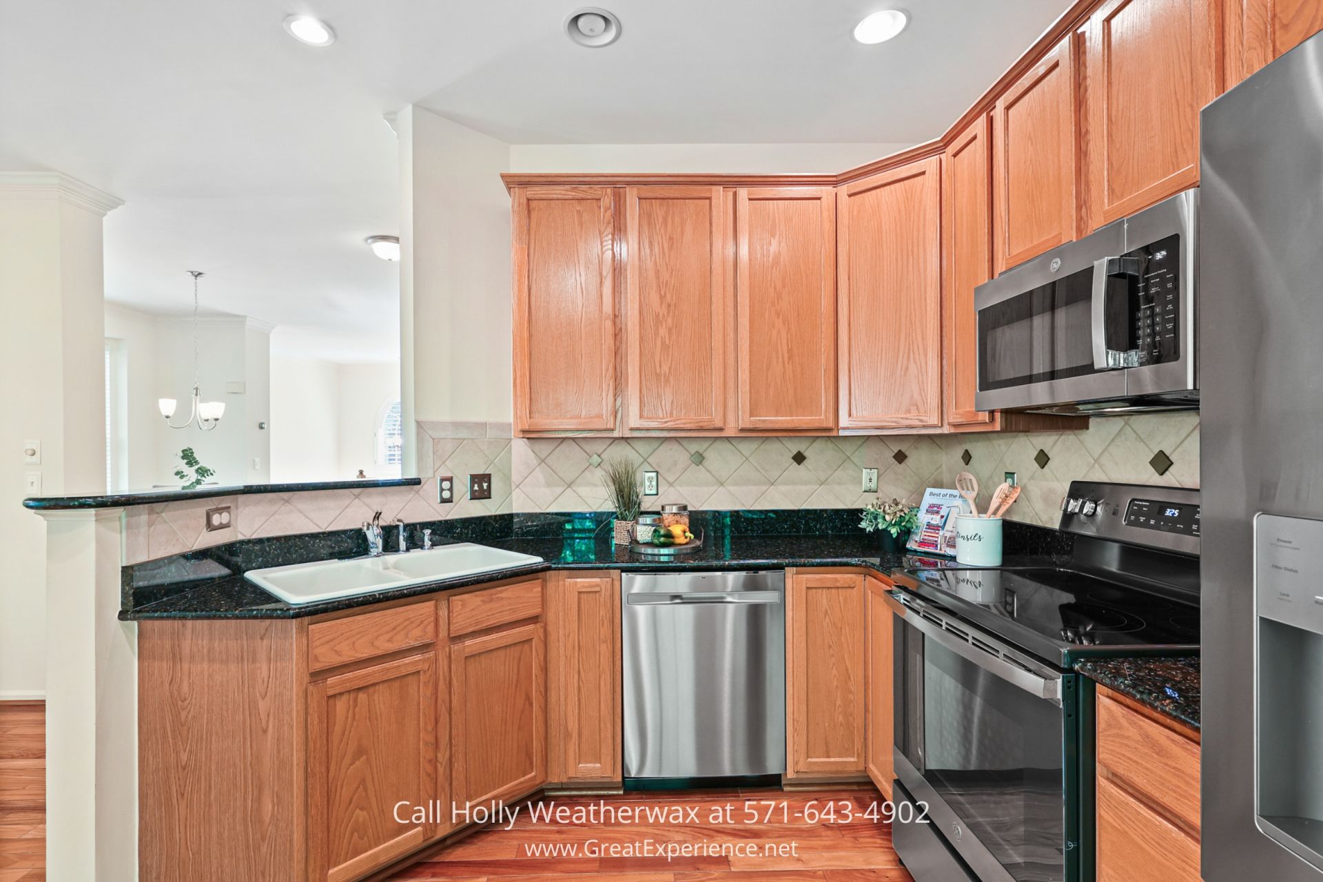 Townhouse for Sale in North Virginia - Stainless steel appliances (new!) and a serene view is what makes cooking in the kitchen of this Reston VA townhome a joy.