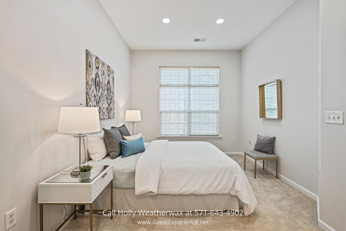 North Reston VA Condo for Sale - Spacious rooms and great location for this Reston Condo. Indulge in luxury and relaxation in this Reston VA master bedroom for sale