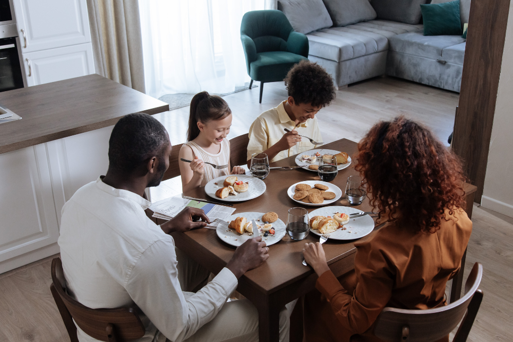 happy-family-eating-together happy family eating together