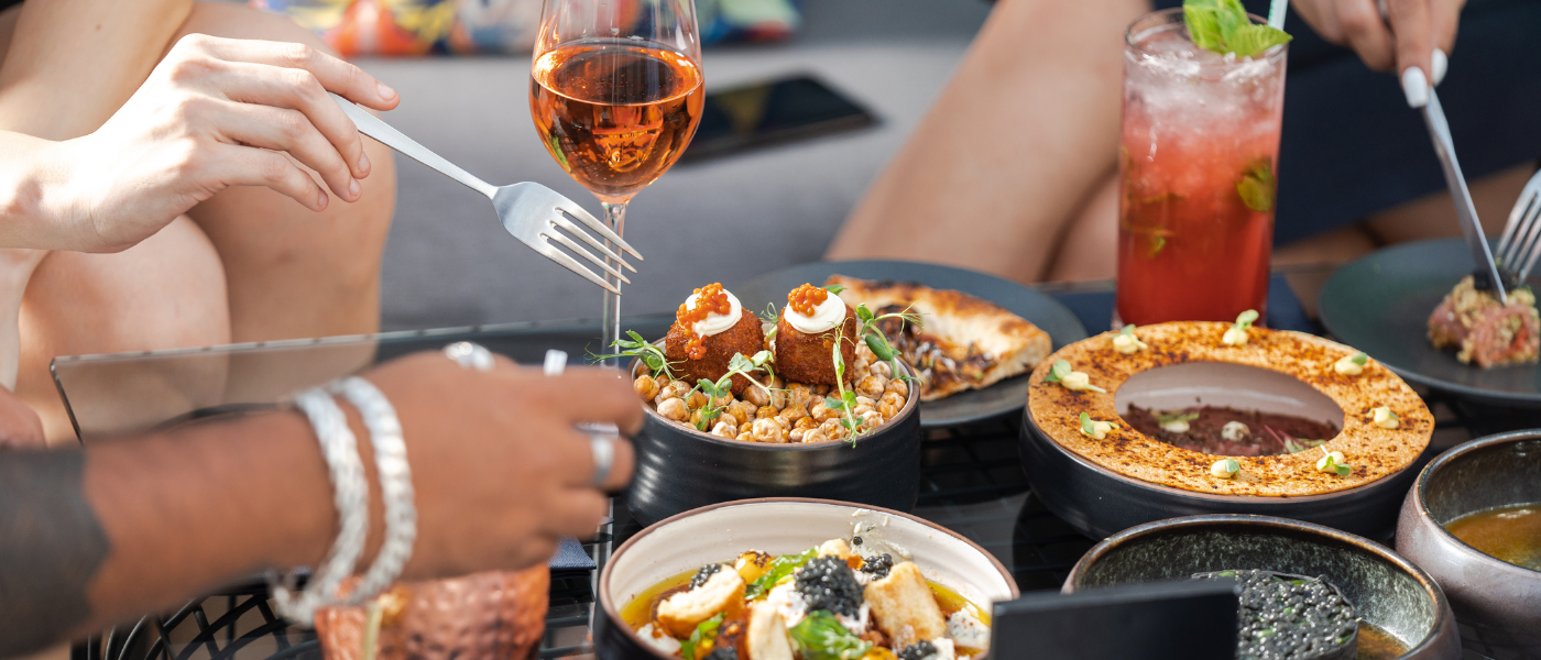 restaurant dining